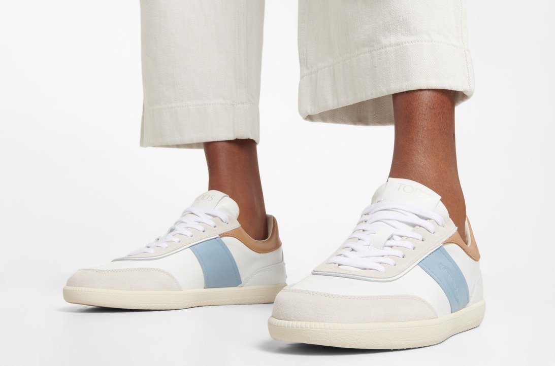 Troll stylish through 2023 with this gorgeous Sneakers